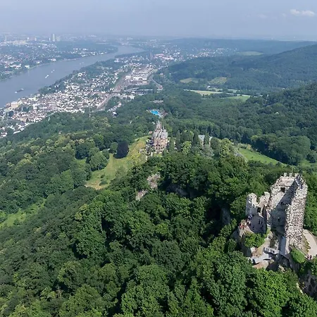 Semesterbostad Ferienhaus Rheinperle Mit Garten In Am Rhein - Naehe Bonn *