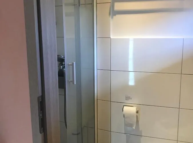 Ferienhaus Rheinperle Mit Garten In Am Rhein - Naehe Bonn *